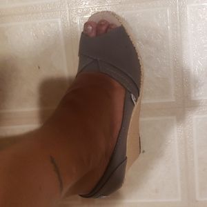 Toms wedges